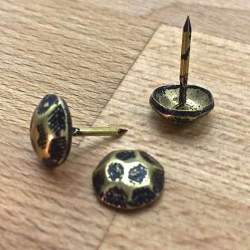 Gehamerde siernagels 100 stuks.